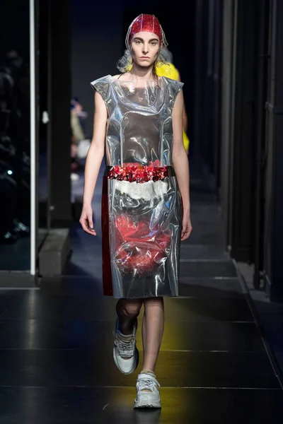 Look 25